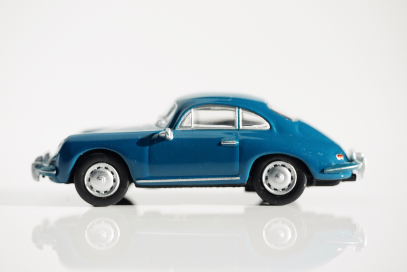 Illustration for article titled Kyosho Porsche 1 1/64 #84 - Projekt RennSport Käfer #2 - 1965 Porsche 356 C Coupe